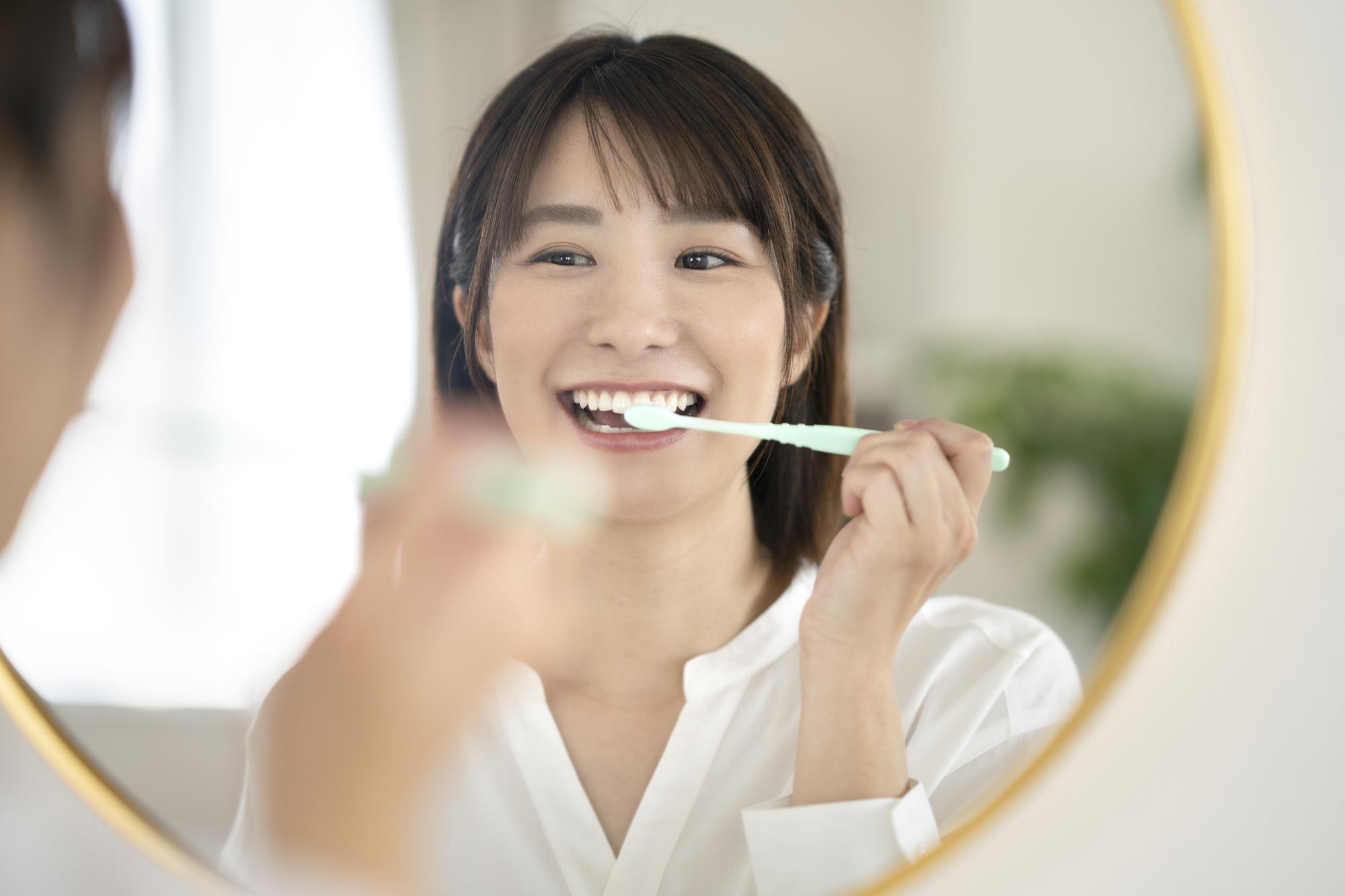 ホームホワイトニングの費用・治療期間・回数と主なリスク
